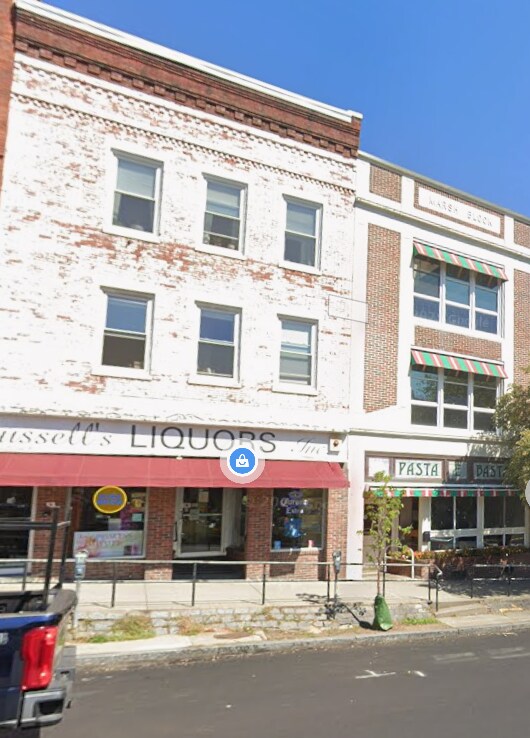 Building Photo - 16 Main St