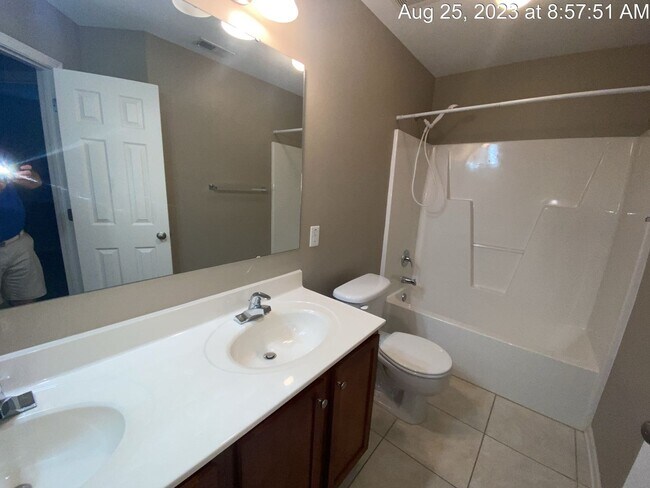 Building Photo - 299 Ranier Dr
