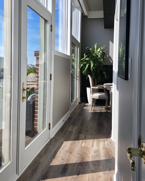 Building Photo - 1515 N Van Buren St