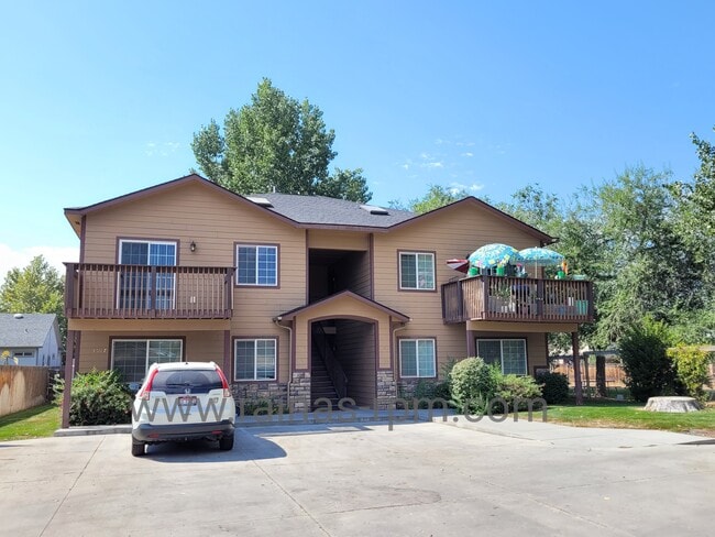 Primary Photo - 3507 N Maple Grove Rd