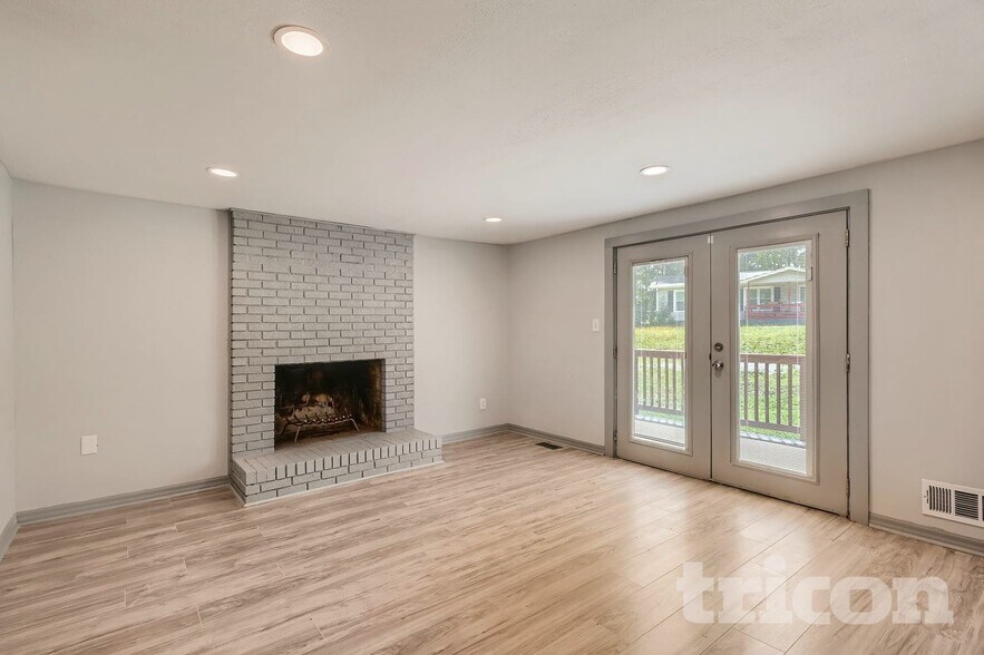 Building Photo - 11 Swan Dr