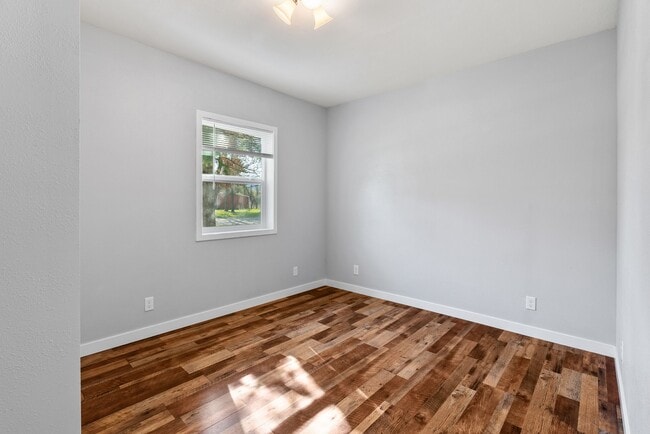 Building Photo - 900 Westwood Dr