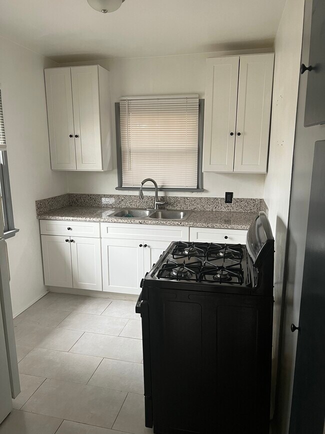 Building Photo - 1851-1855 S Barrington Ave