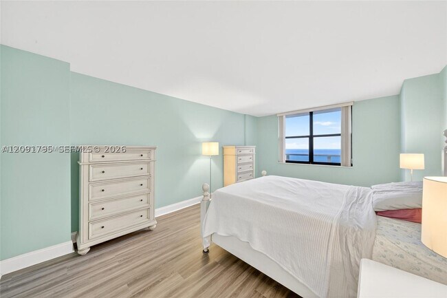 Building Photo - 2301 S Ocean Dr