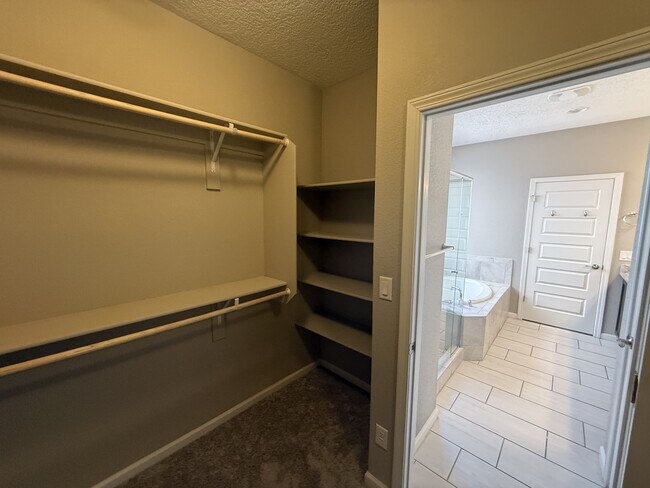 Building Photo - 6624 Yawkey Way NE