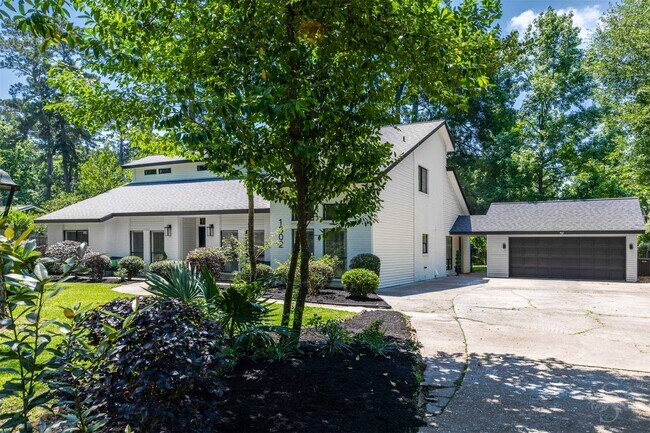 Building Photo - 1302 Mustang Trail