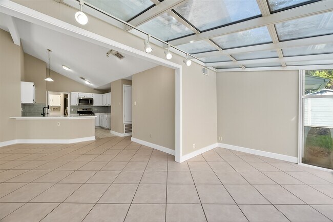 Building Photo - 2238 Sentinal Oaks St