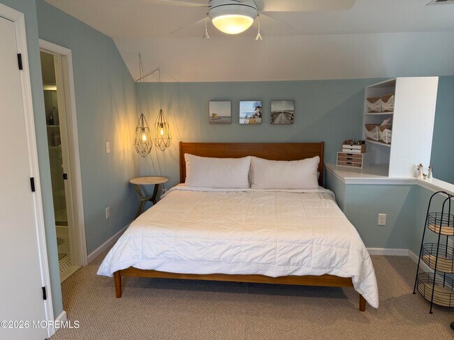 Building Photo - 510 Lareine Ave