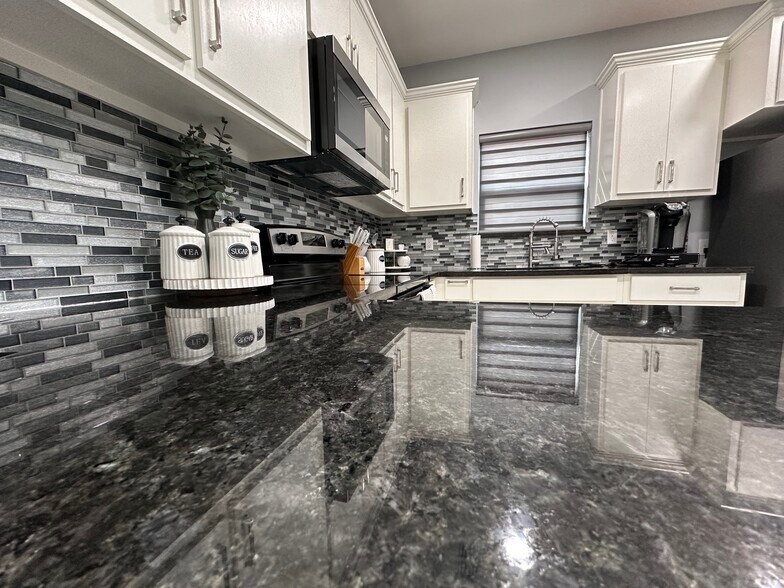 Building Photo - 2417 Indian Creek Ave