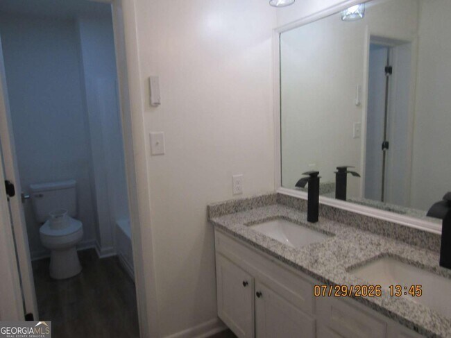 Building Photo - 513 Juniper Way