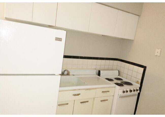 Building Photo - 362 Probasco St