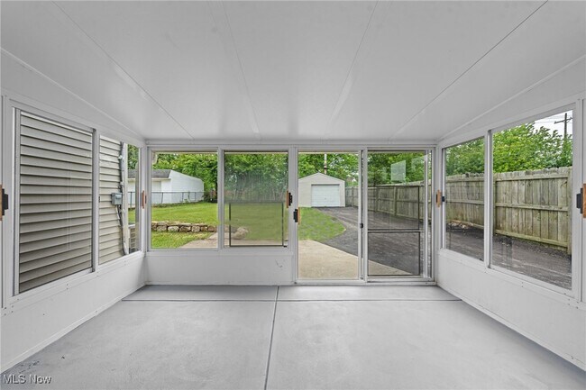 Building Photo - 1539 Longwood Rd