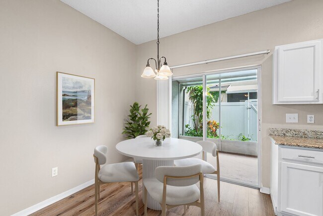 Building Photo - TAMPA TOWNHOME IN GATED COMMUNITY!