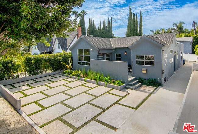 Building Photo - 307 S Citrus Ave