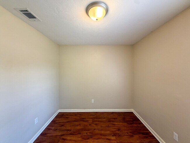 Building Photo - Move-in Ready Recently Updated 4BR/2BA House in Alachua! *Approved Application*