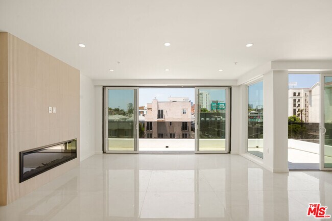 Building Photo - 1414 S Beverly Dr