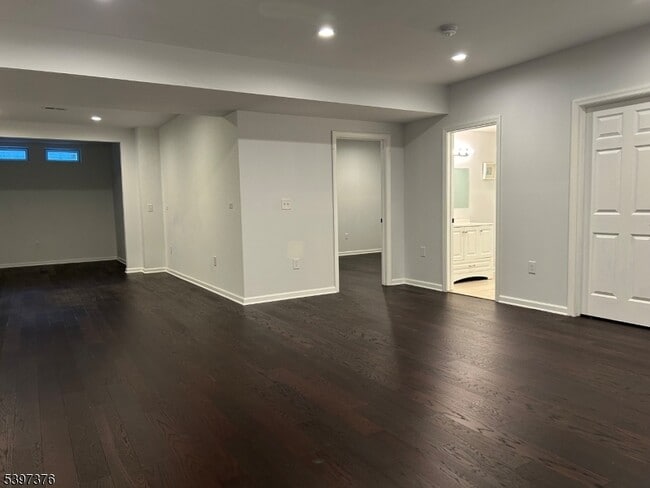 Building Photo - 5 Albert Ct