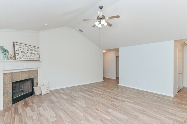 Building Photo - 4022 Mt Everest Way