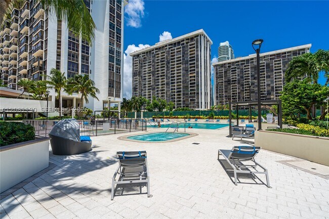 Building Photo - 1865 Brickell Ave