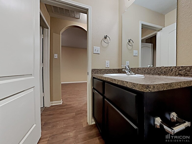 Building Photo - 2063 Sweet Lilac Dr