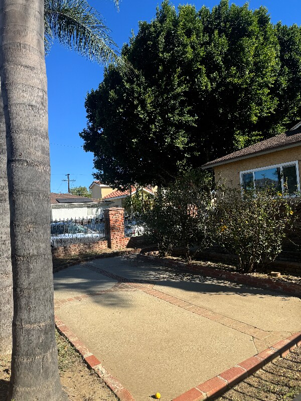 Building Photo - 14670 Harding St