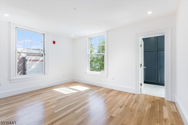 Building Photo - 63 Park St