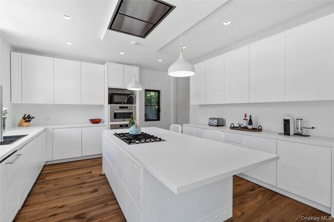 Building Photo - 15 Atterbury Rd