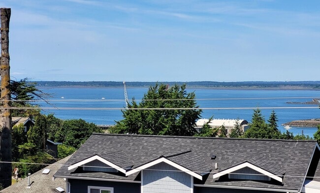 Building Photo - Southside Condo with a View - 1 Bedroom - ...