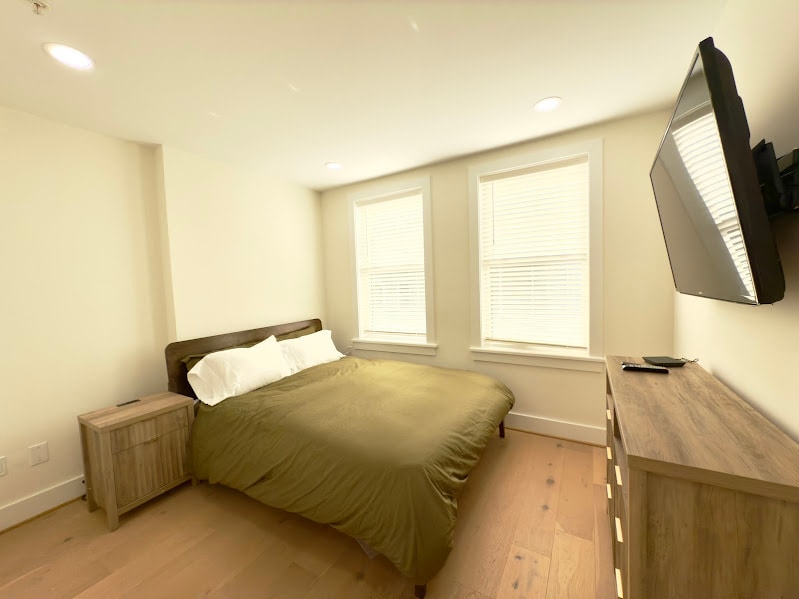 Building Photo - 808 12th St NE