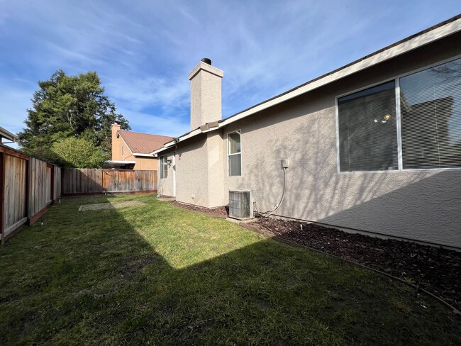 Building Photo - Corner Lot in Windrift Community