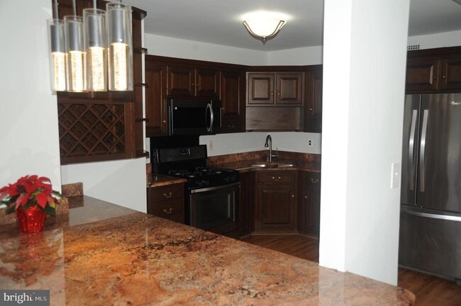 Building Photo - 5225 Pooks Hill Rd