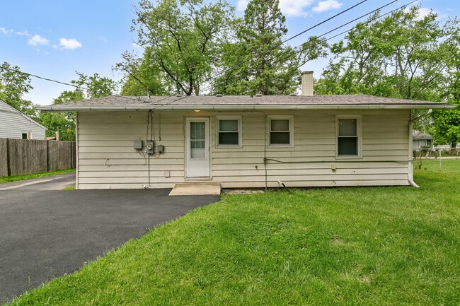Building Photo - 15403 Cherry Ln