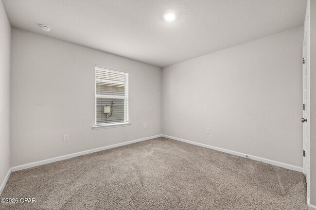 Building Photo - 5816 Viking Wy