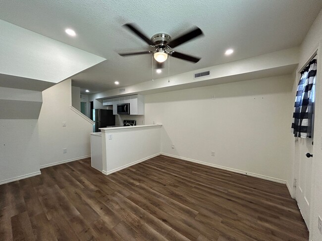 Building Photo - $1500 for an 18 month lease, PLUS $250 Adm...