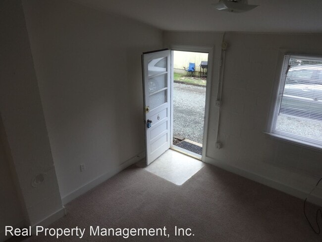 Building Photo - 1 br, 1 bath Apartment - 330 15th St NW 33...