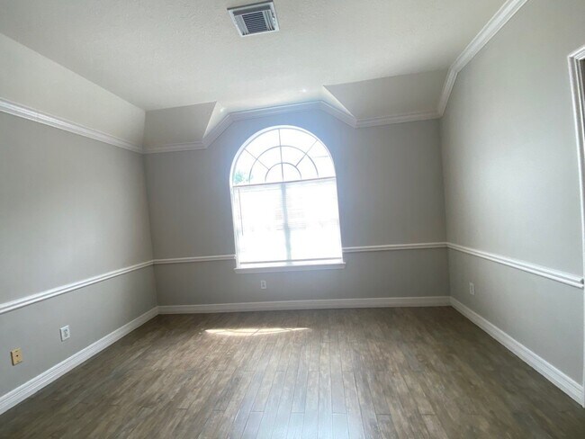 Building Photo - 1803 Red Bud Ln