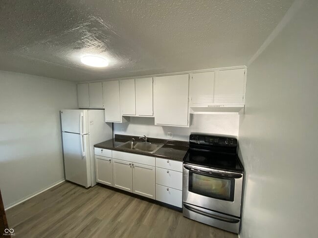 Building Photo - 2000 Indianapolis Rd