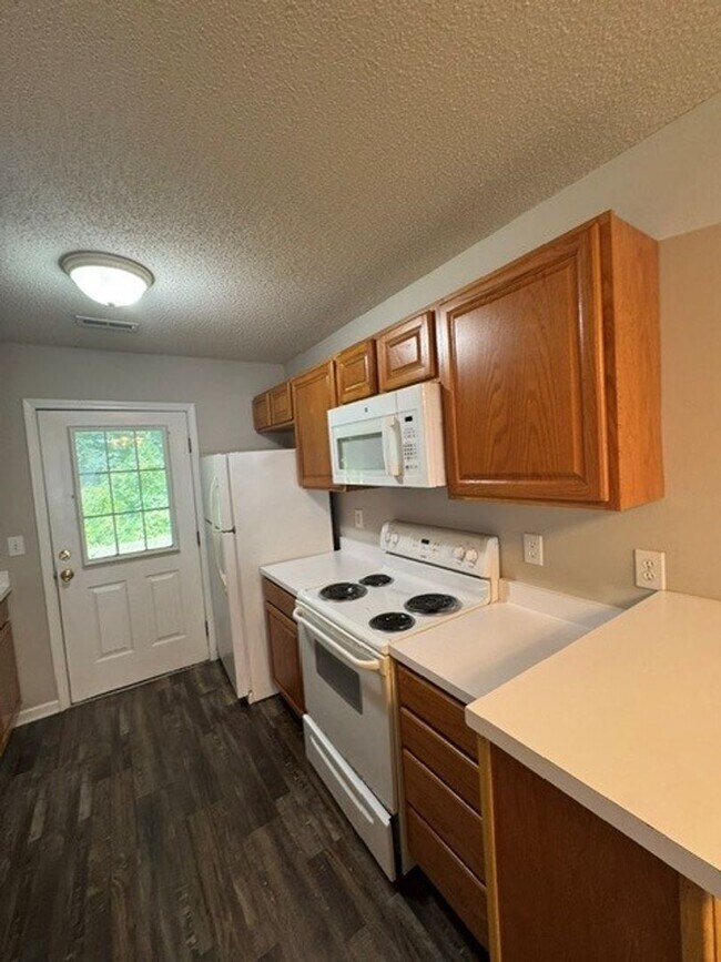 Building Photo - ***** $200 OFF FIRST MONTH RENT *****
