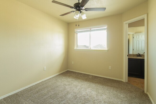 Building Photo - AVAILABLE NOW! GORGEOUS 3 BEDROOM DUPLEX LOCATED IN BUDA, TEXAS!