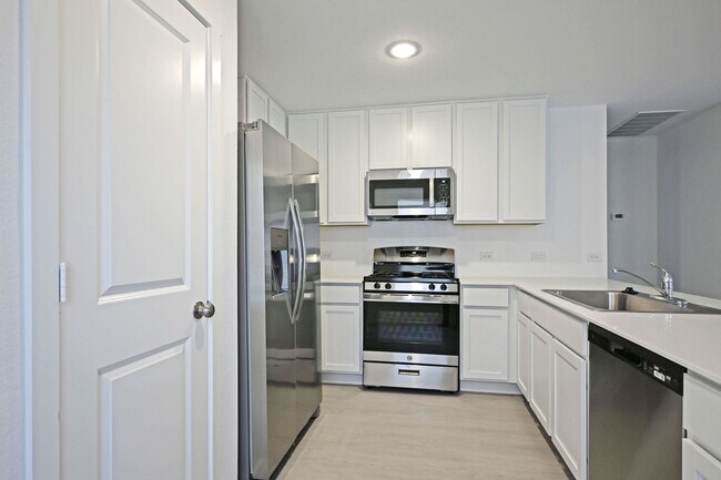 Building Photo - 223 Zyra Ave