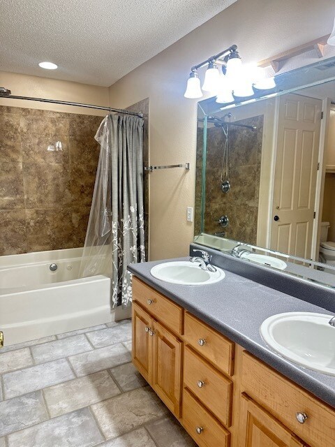 Building Photo - Welcome Home to this 3/2 beautifully Designed for both Relaxation & Entertaining