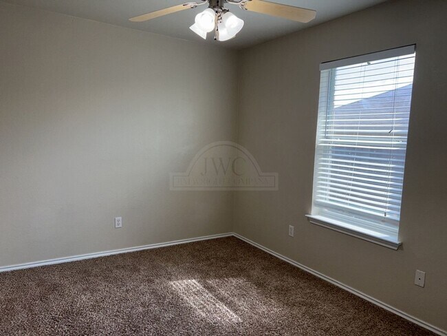 Building Photo - 309 Viola Dr