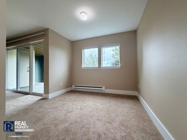 Building Photo - Updated 2 Bed Condo Near the Narrows – Water Views, Covered Parking & Prime Tacoma Location!