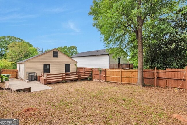 Building Photo - 985 Fair St SW