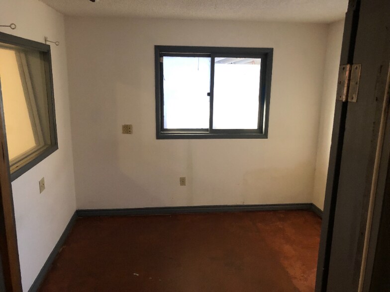 Building Photo - 9100 Georgian Dr