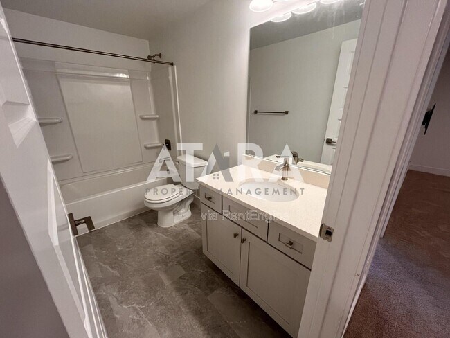 Building Photo - 909 Sagehill Dr