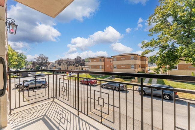 Building Photo - 2807 N 75th Ct