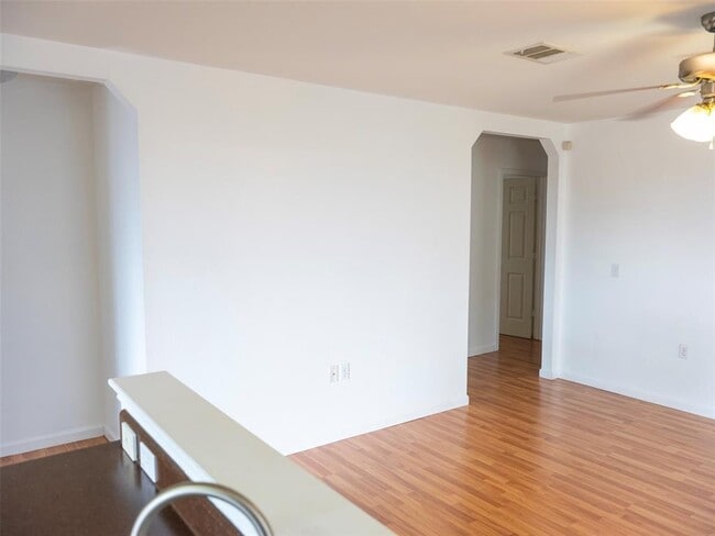 Building Photo - 9013 China Rose Dr