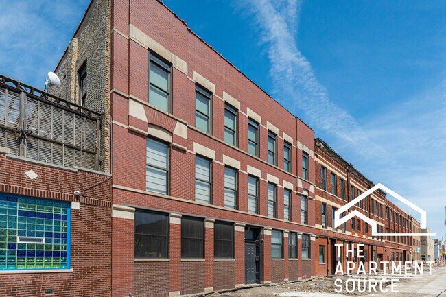 Building Photo - 2120 W Grand Ave