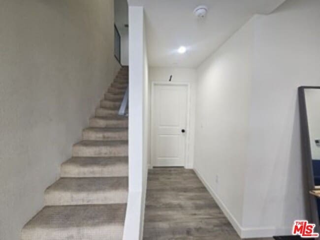 Building Photo - 868 N Edgemont St